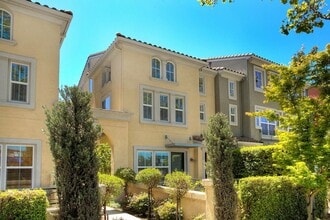 1113 Davis St in San Leandro, CA - Building Photo - Building Photo