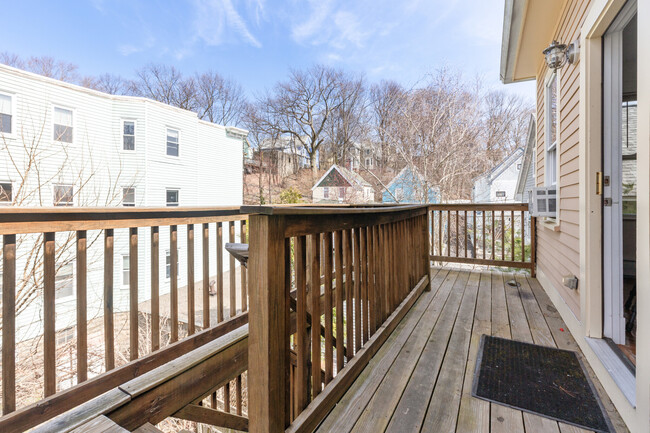 239 Summer St, Unit 1R in Somerville, MA - Building Photo - Building Photo