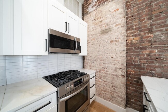 27 Corbin Ave in Jersey City, NJ - Building Photo - Building Photo