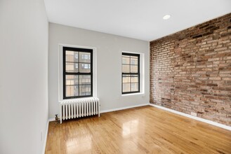 98 Christopher Street in New York, NY - Building Photo - Floor Plan