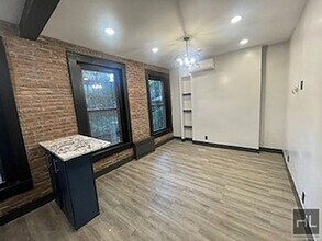 370 Miller Ave in Brooklyn, NY - Building Photo - Building Photo
