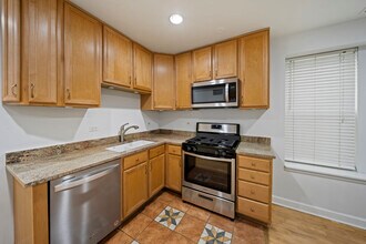 2325 W Rice St, Unit gard in Chicago, IL - Building Photo - Building Photo