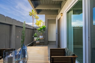 343 Autumn Dr in San Marcos, CA - Building Photo