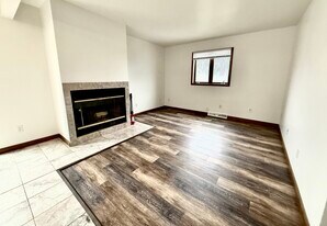 2006 Floyd Pl, Unit 4 in Madison, WI - Building Photo