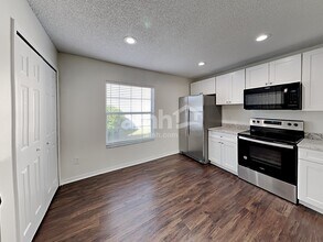 2273 Heathwood Cir in Orlando, FL - Foto de edificio - Building Photo