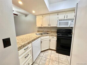 1470 S Quebec Way in Denver, CO - Building Photo - Building Photo