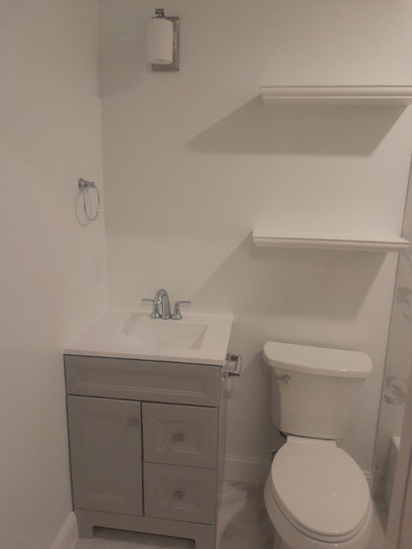 3311 Goldsboro Pl in Falls Church, VA - Foto de edificio - Building Photo