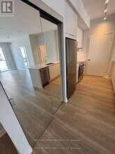 430 Square One Dr in Mississauga, ON - Building Photo - Building Photo