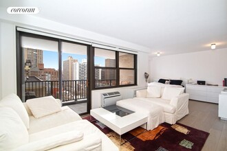 175 W 95th St in New York, NY - Building Photo - Building Photo