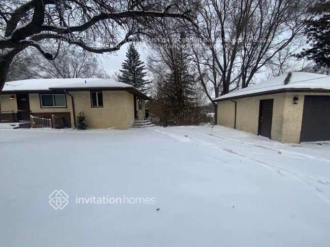 1621 Rice Creek Rd NE in Fridley, MN - Foto de edificio - Building Photo