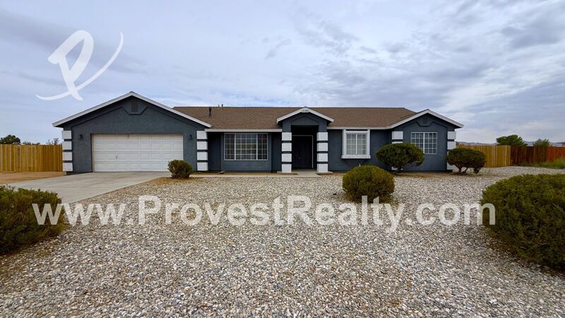 22396 Hurons Ave in Apple Valley, CA - Building Photo
