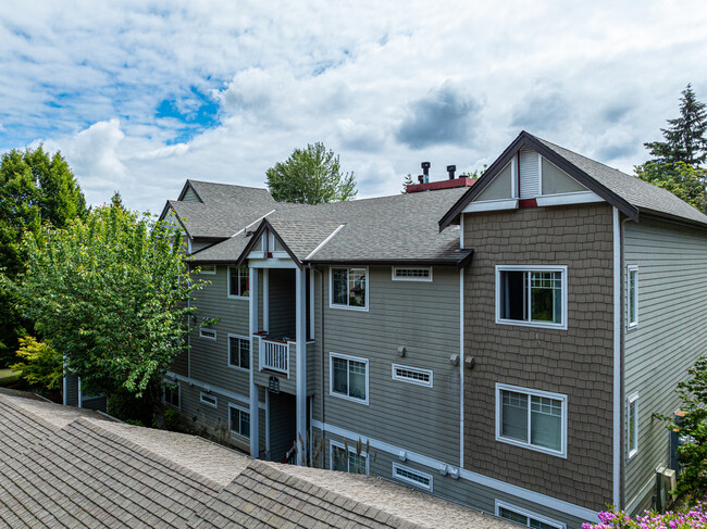 18505 SE Newport Way in Issaquah, WA - Building Photo - Building Photo