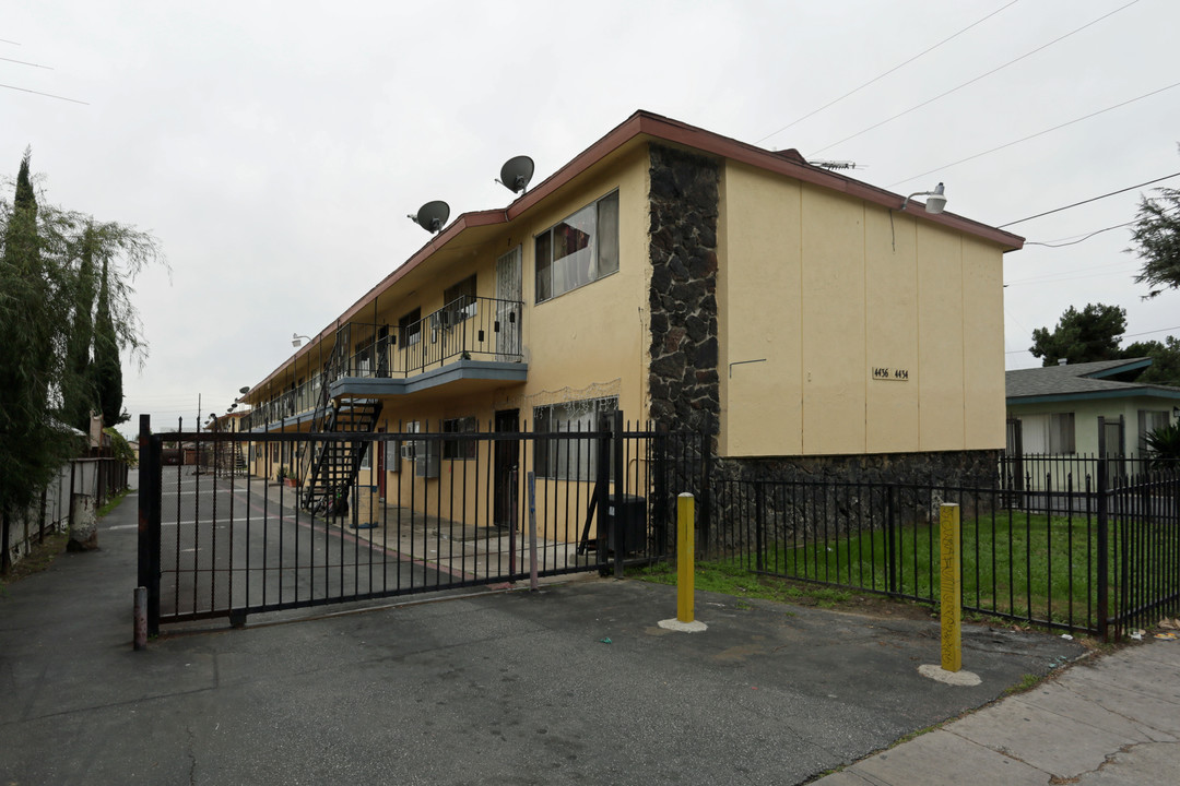 4436 Clara St in Cudahy, CA - Building Photo