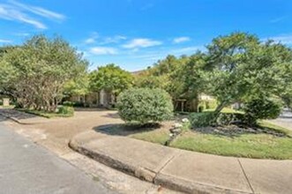 8802 Vista Oaks Cir in Dallas, TX - Building Photo - Building Photo