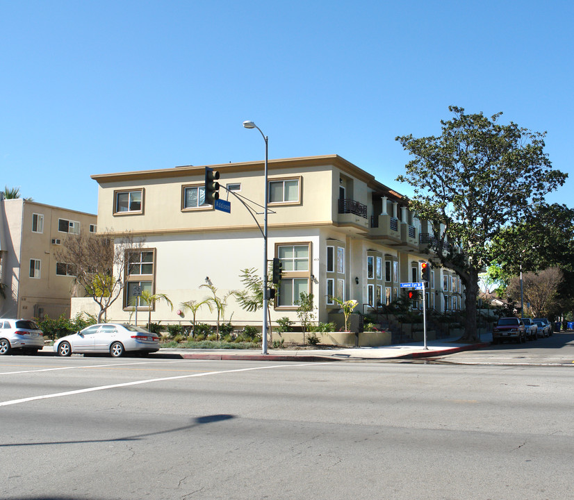 4959 Laurel Canyon Blvd in Valley Village, CA - Foto de edificio