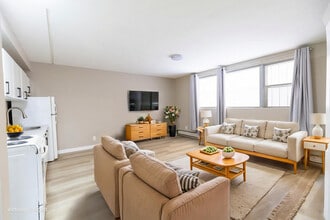 Elmwood Manor Apartments in Calgary, AB - Building Photo - Building Photo