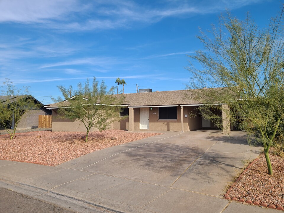 916 W 14th St in Tempe, AZ - Building Photo