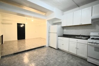 148 Chancellor Ave in Newark, NJ - Building Photo - Building Photo