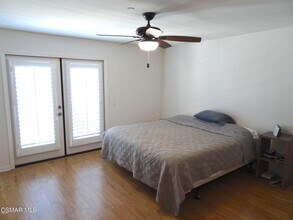 32 Secret Hollow Ln in Thousand Oaks, CA - Building Photo - Building Photo