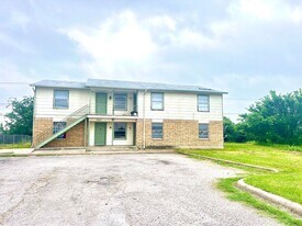 1002 Eastside Dr in Killeen, TX - Building Photo
