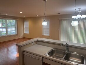 250 Regal Ct in Roselle, IL - Building Photo - Building Photo