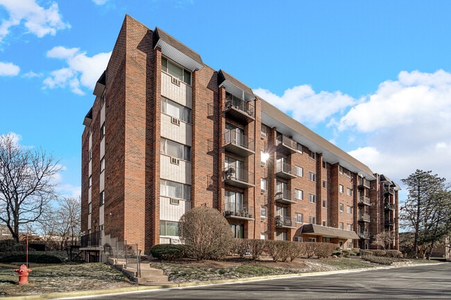 4731 St Joseph Creek Rd in Lisle, IL - Building Photo - Building Photo