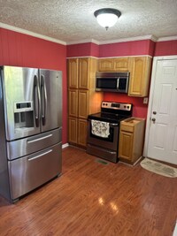 131 Waggoner St photo'