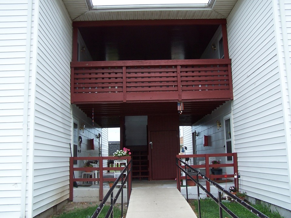 Peggy Dee Apartments in Blue Mound, IL - Foto de edificio