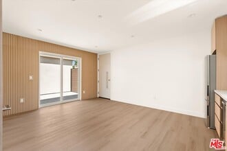 5912 Mammoth Ave in Los Angeles, CA - Building Photo - Building Photo