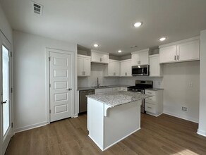 5812 W Greens Chapel Rd in Fayetteville, AR - Building Photo - Building Photo