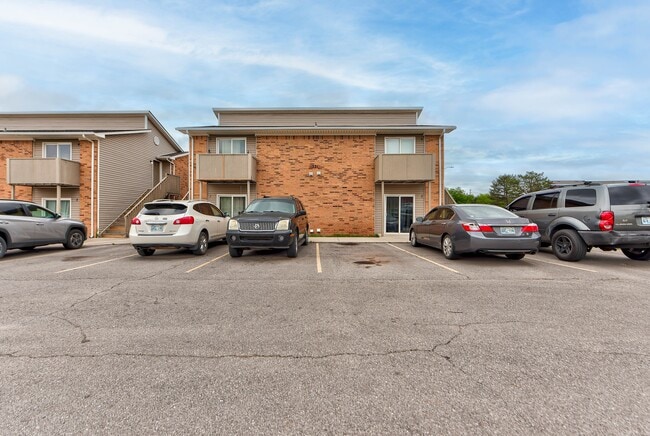 property at 1315 Glen Oaks Ct