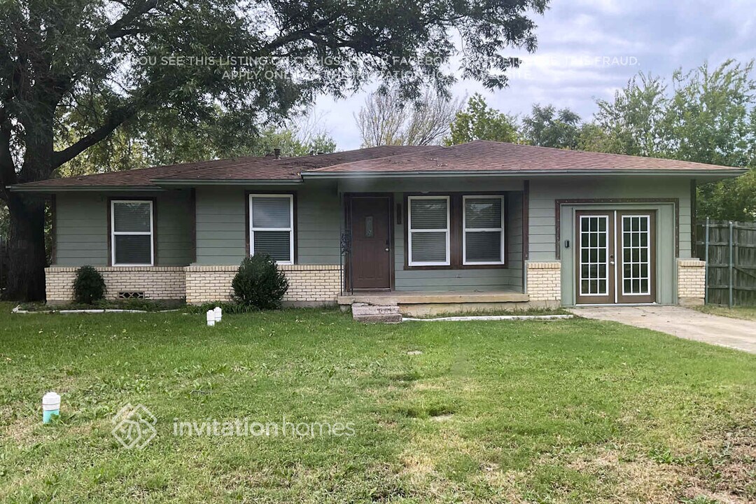 303 N Cherry St in Aubrey, TX - Building Photo