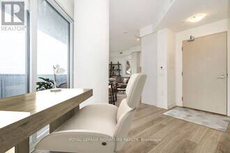 55 Cooper St in Toronto, ON - Building Photo - Building Photo