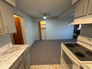 35951 Front St, Unit 4 in New Baltimore, MI - Foto de edificio - Building Photo