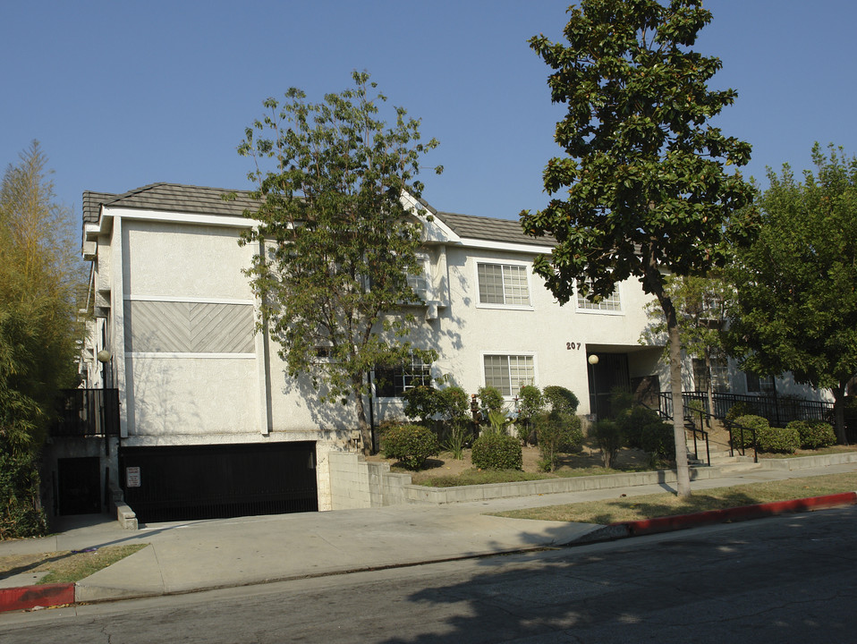 207 N Stoneman Ave in Alhambra, CA - Foto de edificio