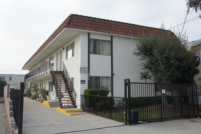 1664 W 218th St in Torrance, CA - Foto de edificio - Building Photo