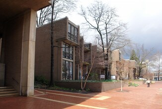 11404-11440 Washington Plz W in Reston, VA - Building Photo - Building Photo