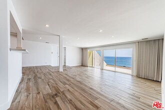 18055 Coastline Dr in Malibu, CA - Building Photo - Building Photo