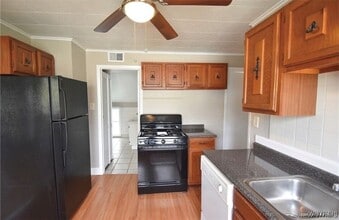 8 Melrose Rd in Buffalo, NY - Building Photo - Building Photo