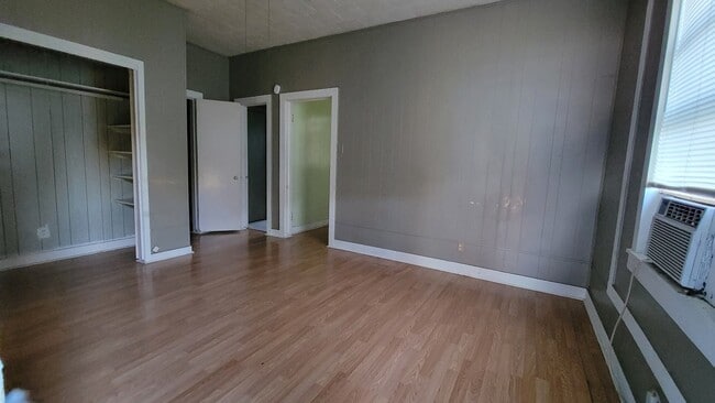 428 W Wardville St, Unit wardville small side east in Cleburne, TX - Building Photo - Building Photo