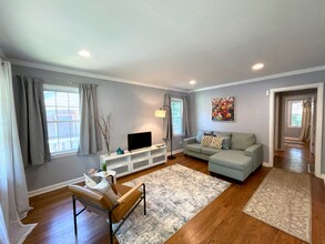 1408 Lockwood Dr SW in Atlanta, GA - Foto de edificio - Building Photo