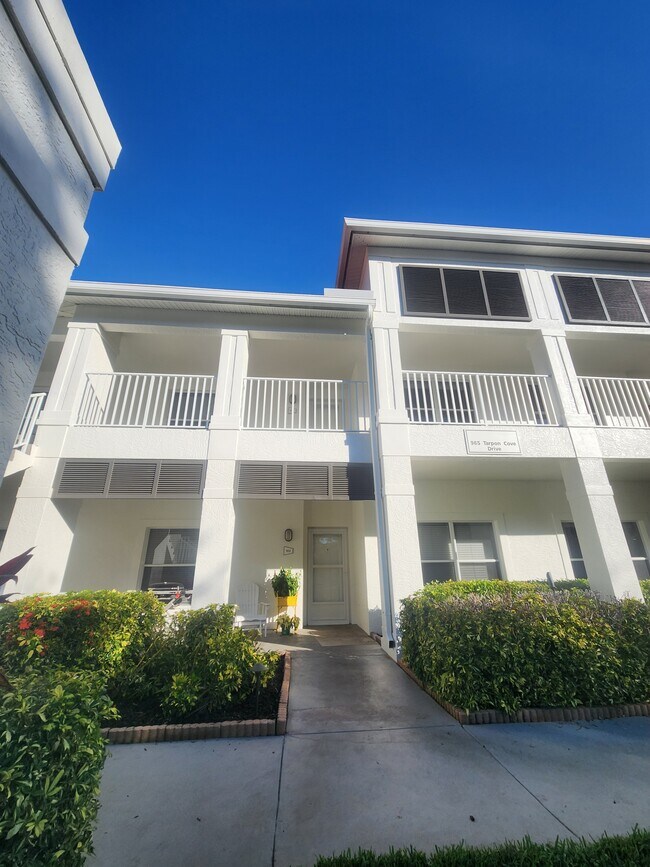 property at 965 Tarpon Cove Dr