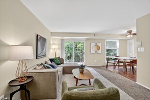 Park Naylor in Washington, DC - Building Photo