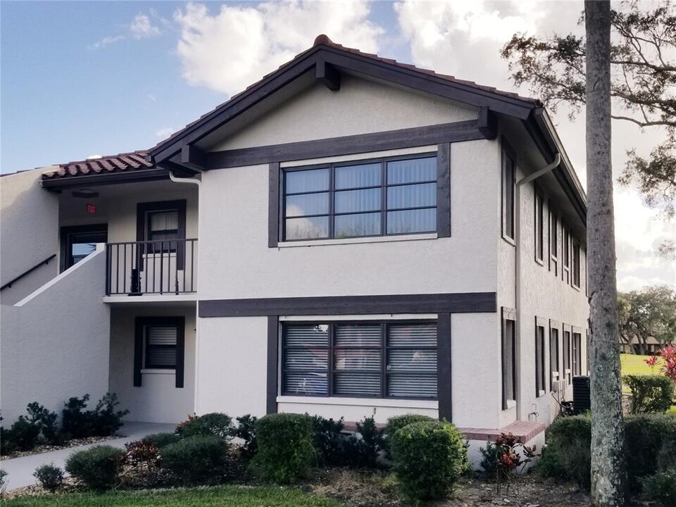 5630 Golf Pointe Dr in Sarasota, FL - Foto de edificio