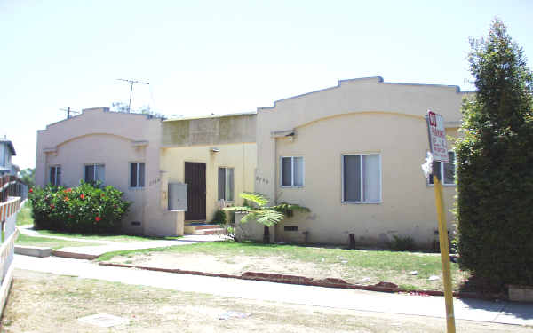 2706 E 15th St in Long Beach, CA - Building Photo - Building Photo