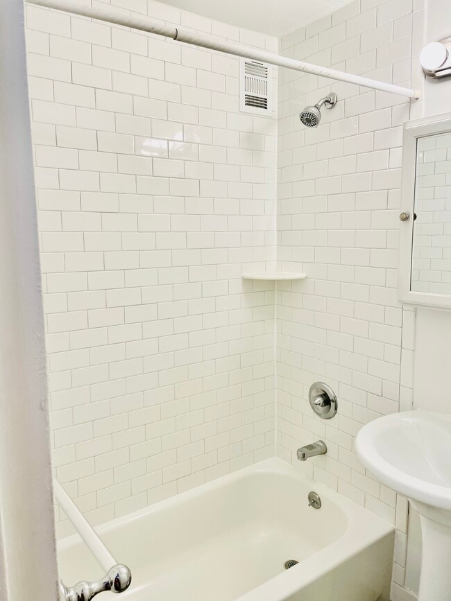 49 Davis Ave, Unit 4F in White Plains, NY - Foto de edificio - Building Photo
