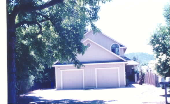 117 Mulberry Dr in Cloverdale, CA - Building Photo