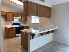 932 Alpen Dr in Lemoore, CA - Building Photo - Building Photo