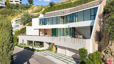 8765 Hollywood Blvd in Los Angeles, CA - Building Photo - Building Photo