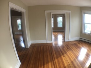 49 Conwell Ave, Unit 2 in Somerville, MA - Building Photo - Building Photo